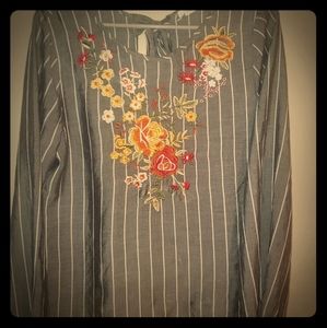 Flowered blouse with tie back